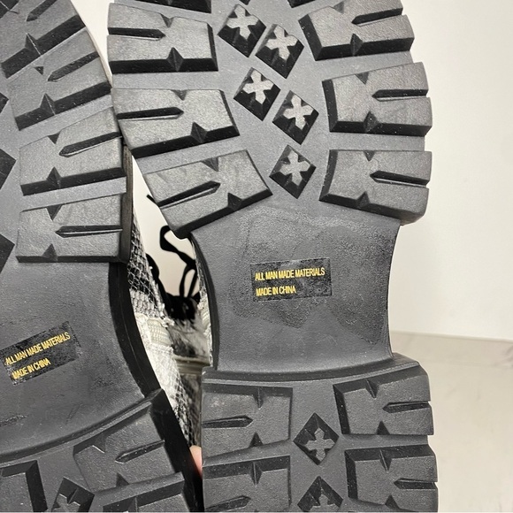 New! DV Dolce Vita Flume Snakeskin Faux Leather Lace Up Bootie 8 1/2 - Picture 11 of 14